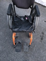 QUICKIE QXI folding WHEELCHAIR Excellent Condition Orange