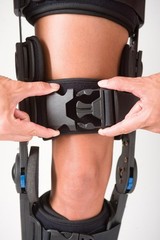 Rolyan Defender Post-Op Knee Brace Premium Regular Hinged ACL MCL Meniscus New