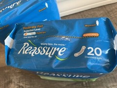 LOT OF 2 – REASSURE MODERATE 20 PADS ONE SIZE NEW WOMEN DISPOSABLE SOFT LINING