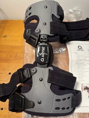 Aryse Metforce OA Knee Left & Right Universal AY-43-L / AY-43-R ~ Brand NEW