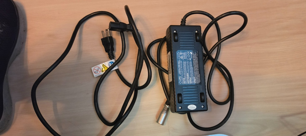 GENUINE UPG Battery Charger 24BC3500T-4 Sealed Lead Acid SLA Charger 24V 3.5A