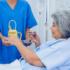 Adult Sippy Cups for Elderly Patient Healthcare Spill-Proof Feeding Beaker Cup