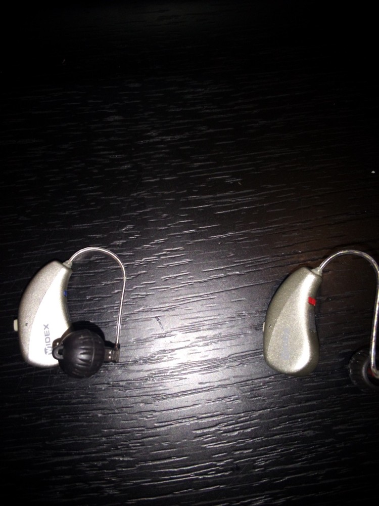 Widex Magnify 220 Hearing Aids RC—Read Description