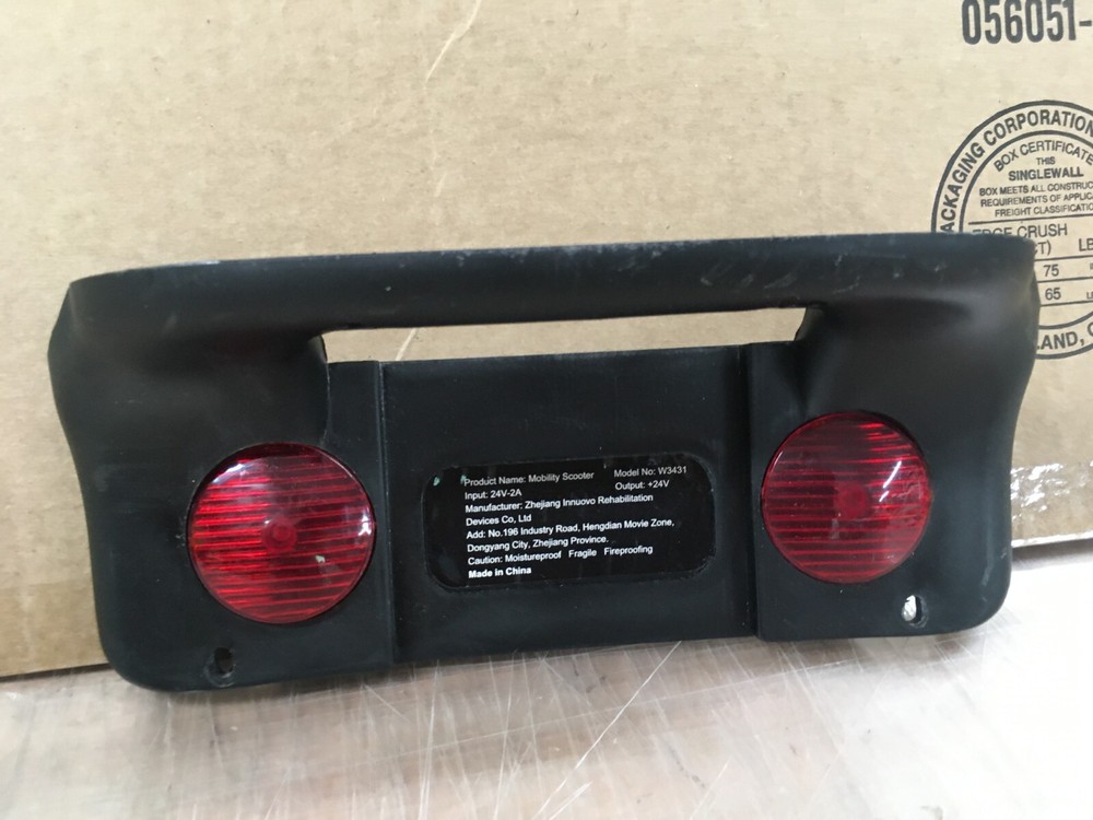 **W3431 MOBILITY SCOOTER LOWER REAR TAIL PANEL BLACK w/ RED ‚TAILLIGHTS‘ ~PART