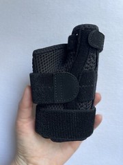 Open Box Mueller Reversible Thumb, Wrist Stabilizer