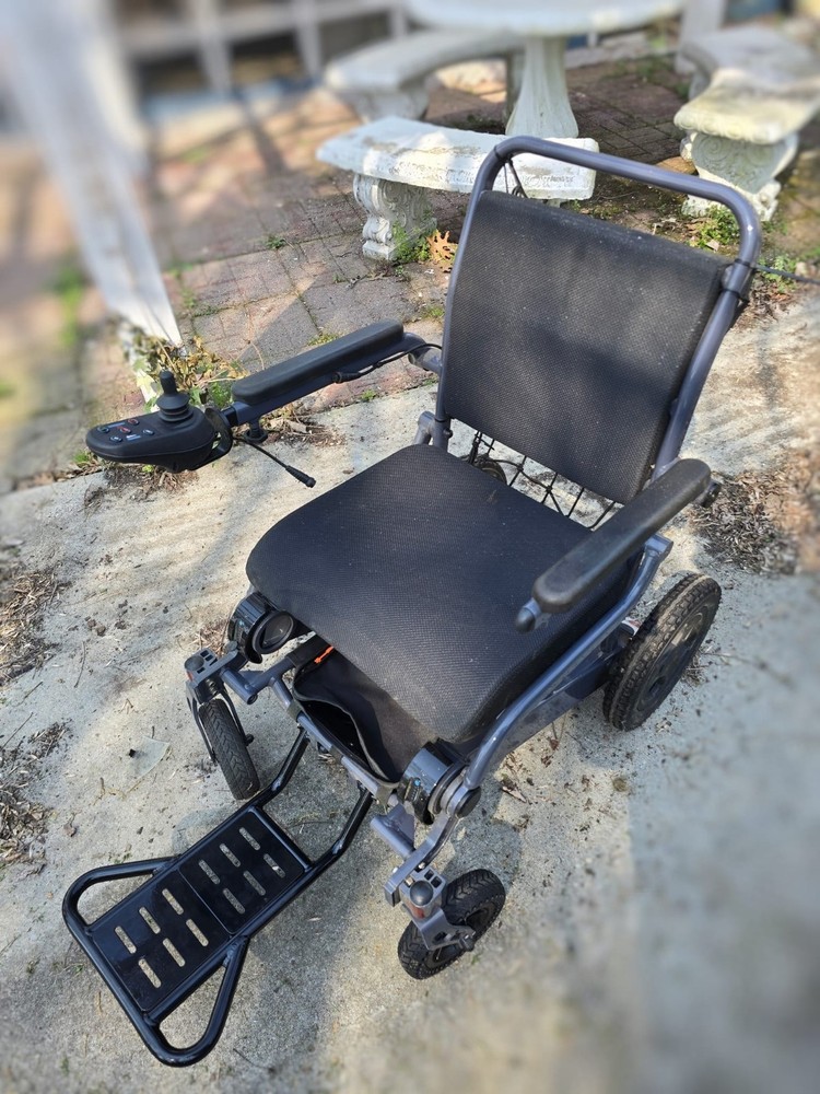 Fold & Go MagShock Folding Electric Wheelchair Power Chair Excellent