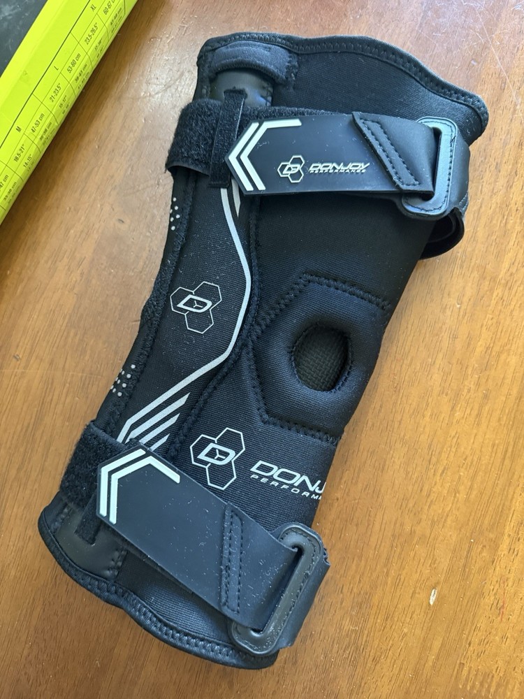 DonJoy Performance Bionic Drytex Hinged Knee Sleeve Size Small