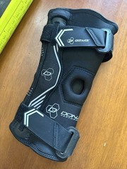 DonJoy Performance Bionic Drytex Hinged Knee Sleeve Size Small