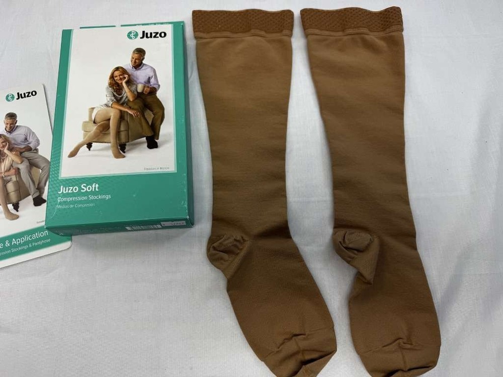Juzo Soft, 30-40mmHg, Knee-High, (Size: III) Cinnamon, Dot Band, Closed Toe