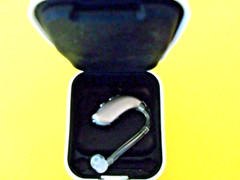 PROGRAMMABLE DIGITAL HEARING AID 3 programs, 4 levels noise control, 3 mics,