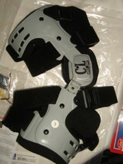New Comfortland OA-200-L and R Knee Brace And Tool Kit