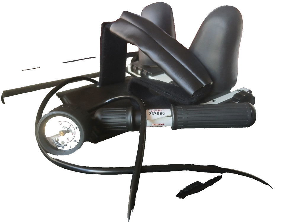 Saunder Lumbar Traction Device W/ Hand Pump in Travel Case Gently Used