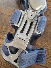 Medi Ortho G527203 Ortho Knee Grey M4S OA Comfort Size Small Right VARUS