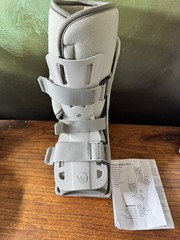 New Breg Genesis Mid-Calf Walker Boot Size Small Pneumatic Air Cast BL525003
