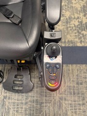 Mobility chair / electric wheelchair