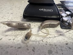 Oticon Alta2 Hearing Aid Silver for Both Ears With Soft and Hard Case 50 Battery