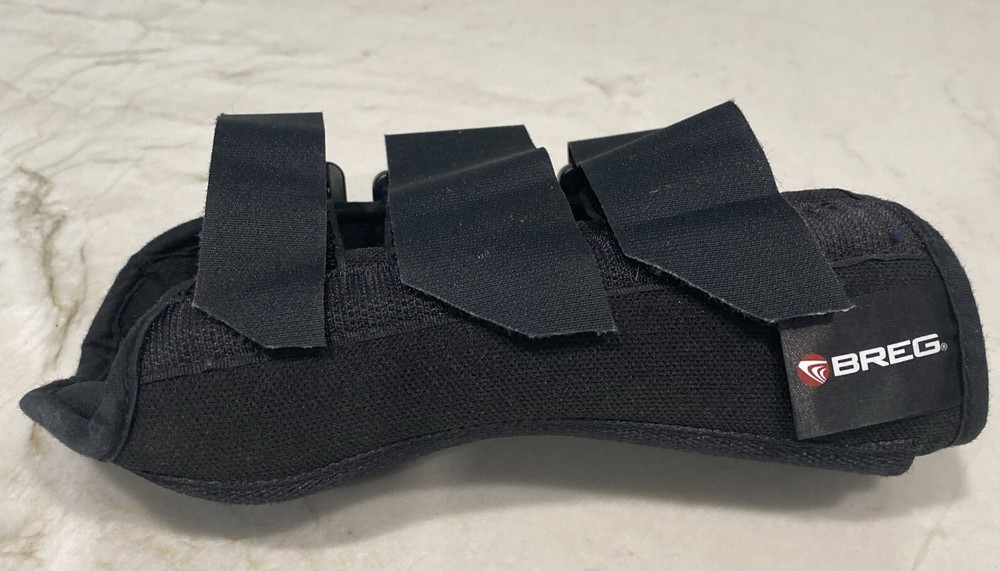 Breg Classic Wrist Size Medium Left WRIST BRACE