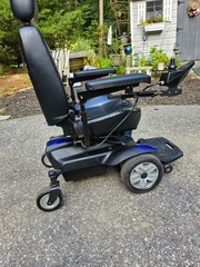 Medical Drive Titan 18CS Power Wheelchair Mobility With Battery Charger