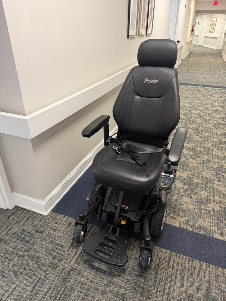 Mobility chair / electric wheelchair