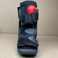 DJO Global Unisex Adult Medium XcelTrax Walking Boot Medical Fracture Air Cast