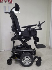 2025 Quantum J4E Power Wheelchair iLevel Tilt Seat Lift 16″ Seat Clean