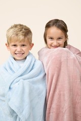EverSnug Travel Blanket and Pillow – Adult size (65″ x 40″), Light Pink