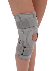 Tynor Neoprene Knee Support Hinged , Compresses Patellar Tendon