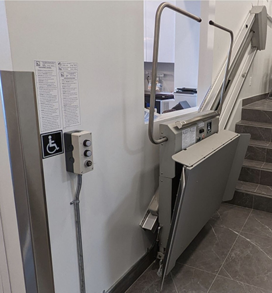 AmeriGlide Titan Incline Platform Lift – Commercial
