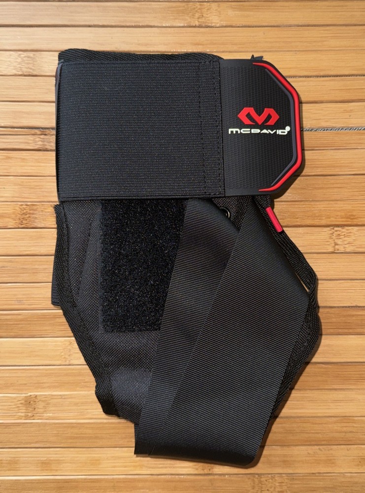 McDavid 195 Ultralight Ankle Brace with Straps – Black Small