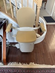 USED – Acorn 180 Curved Stairlift 3 years old – slightly used for about 1 year.
