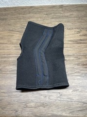 Lot of 2 Equate Elastic Knee Stabilizer Brace Size S/M L/XL Left or Right KG JD