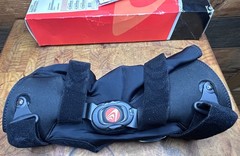 Breg Freestyle Medial OA MED RT L Brace Right Knee