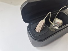 Resound GN C-1 Hearing Aids A/S Lautrupbjerg 7 DK-2750 Ballerup w/ Charging Case