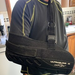#302 Large Ultra Shoulder/ Arm Sling 111 by Donjoy