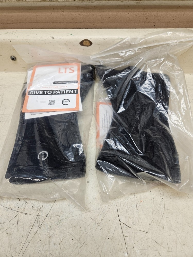 Lot Of 2 EXOS Right Short Arm Fracture Brace Open Thumb P/N: A-414209