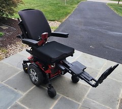 Quantum Q6 Edge 2.0 Power Wheelchair FOR SALE barely used (4:22 Hours/ODO 4 mi)