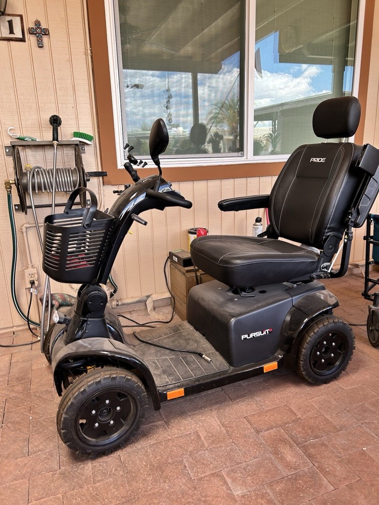 Slightly used PRIDE PERSUT2 4 Wheels Mobility Scooter Black Air Tires