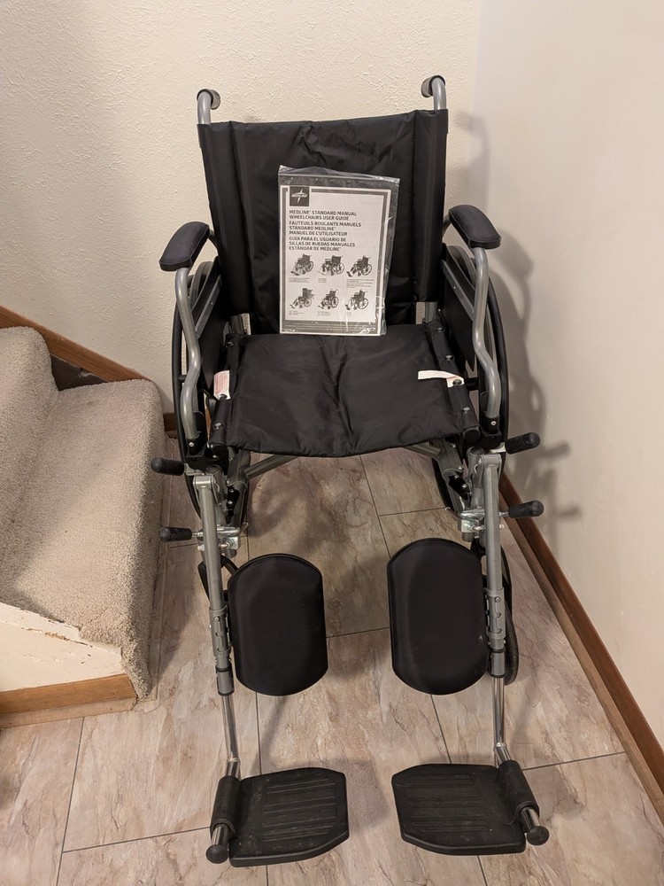 Medline K4 Basic Lightweight Elevating Wheelchair (MDS806550E)