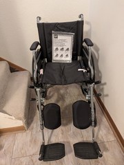 Medline K4 Basic Lightweight Elevating Wheelchair (MDS806550E)