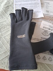 Copper Fit Standard Compression Gloves-Size S/M-Black-Copper Infused-Pain Relief