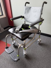 RAZ-AP Rolling Shower Chair Commode Chair w/ Brakes- 407 lb Capacity MINT* #L127