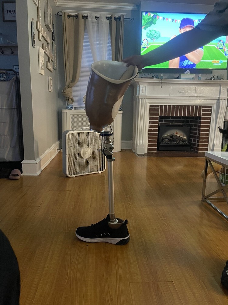 Prosthetic Leg (READ DESCRIPTION)