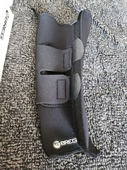 Breg 07072 Lateral Stabilizer, Right Knee Brace, Size Small, Neoprene, New