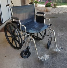 Medline MDS806900 Excel Extra-Wide 24″ Bariatric Wheelchair