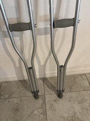Adjustable Aluminum Standard Crutches with Handgrip, Underarm Pad, Rubber Tip