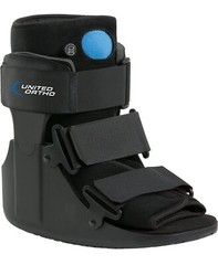 United Ortho Short Air Cam Walker Fracture Boot, Fits Left or Right Medium Black