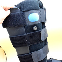 Medline Deluxe Pneumatic Ankle Walker Medical Walking Boot Size Medium ORT28610M
