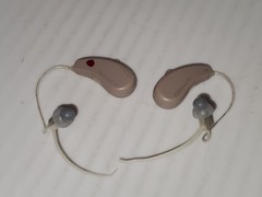 RESOUND GN 0297 Hearing Aid w/ Charging Case C-1.WORKS READ DESCRIPTION