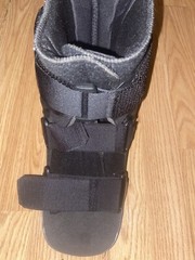 United Ortho Short Air Cam Walker Fracture Boot, Fits Left or Right, Small, S