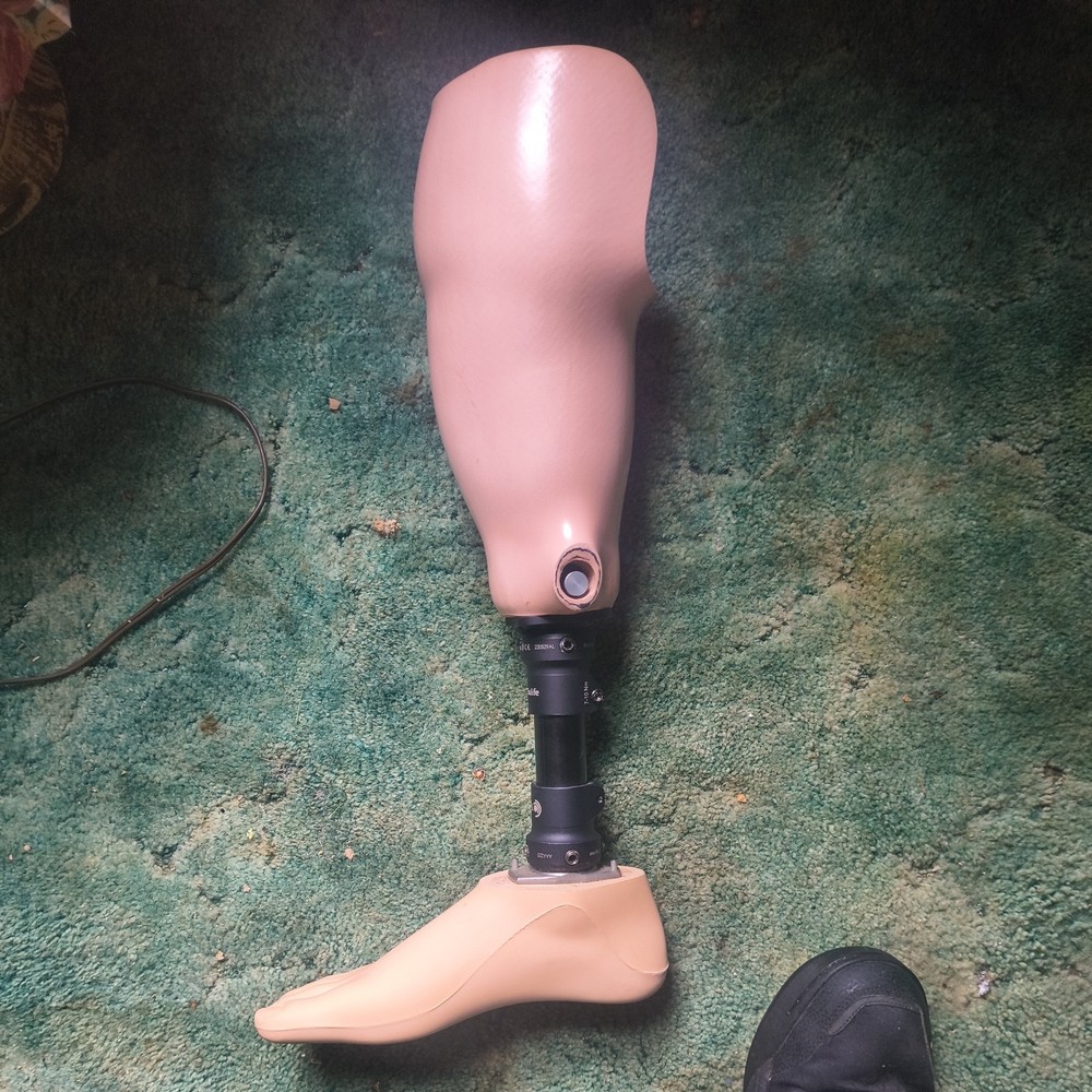 TRULIFE Below Knee Right Prosthetic Leg AAA225 AAA210 Carbon Cup + 28W Foot